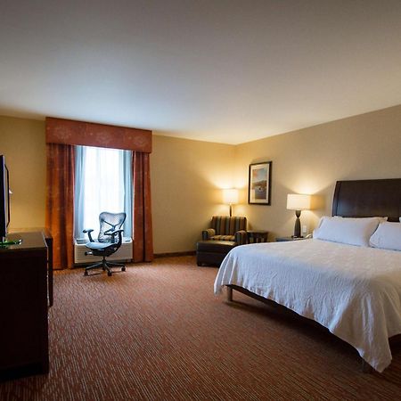 Hilton Garden Inn Watertown Ngoại thất bức ảnh