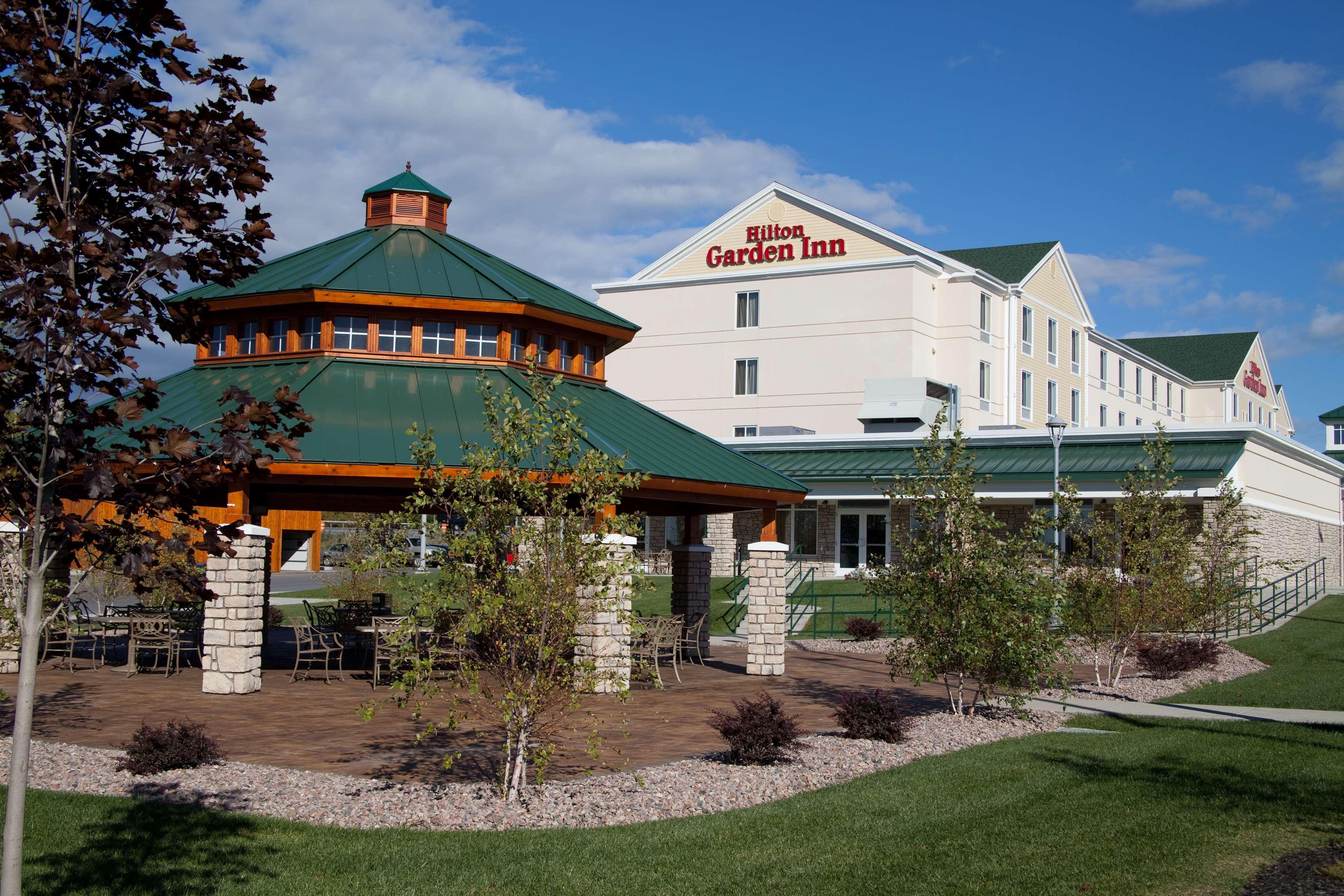 Hilton Garden Inn Watertown Ngoại thất bức ảnh