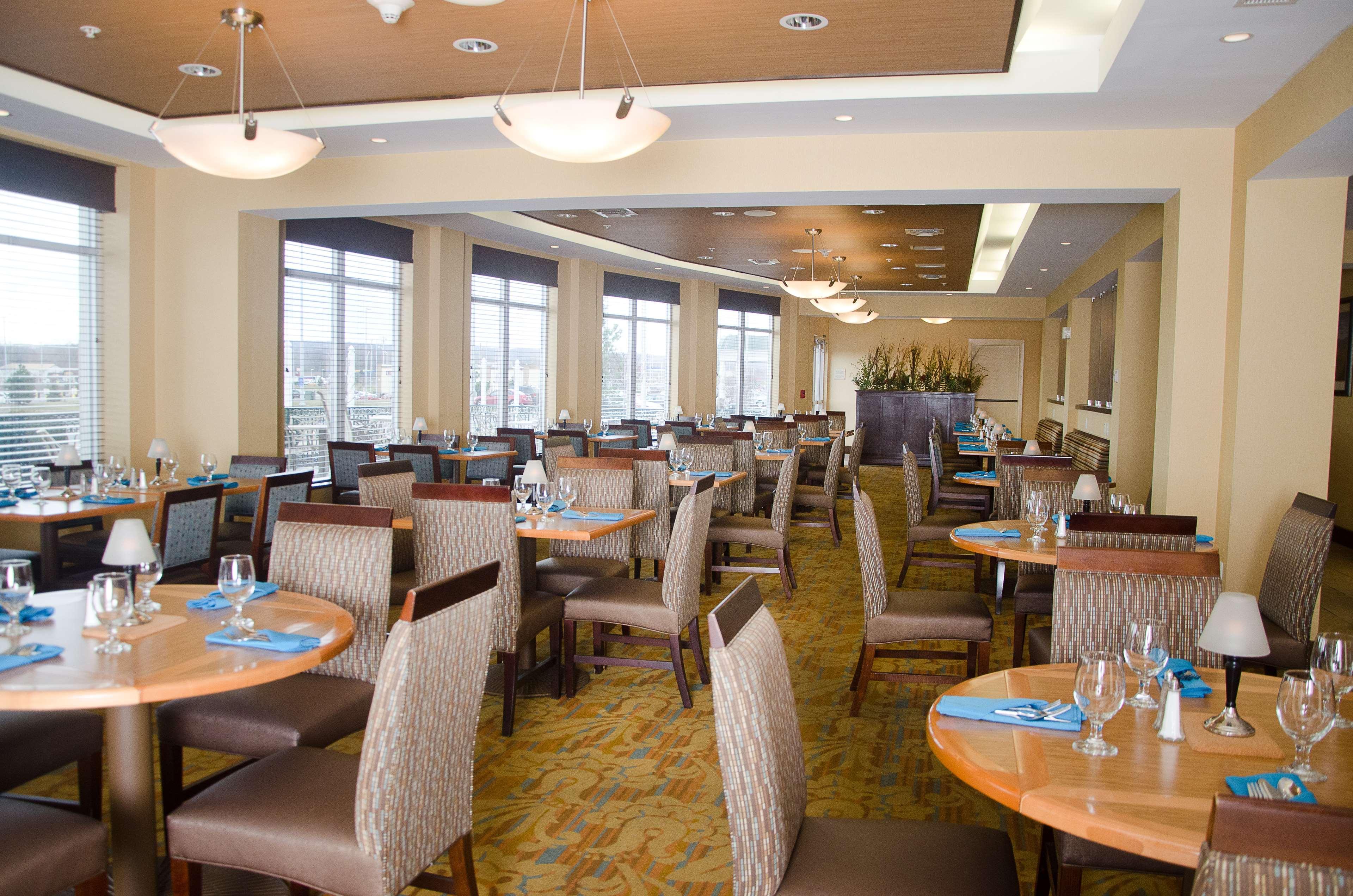 Hilton Garden Inn Watertown Ngoại thất bức ảnh