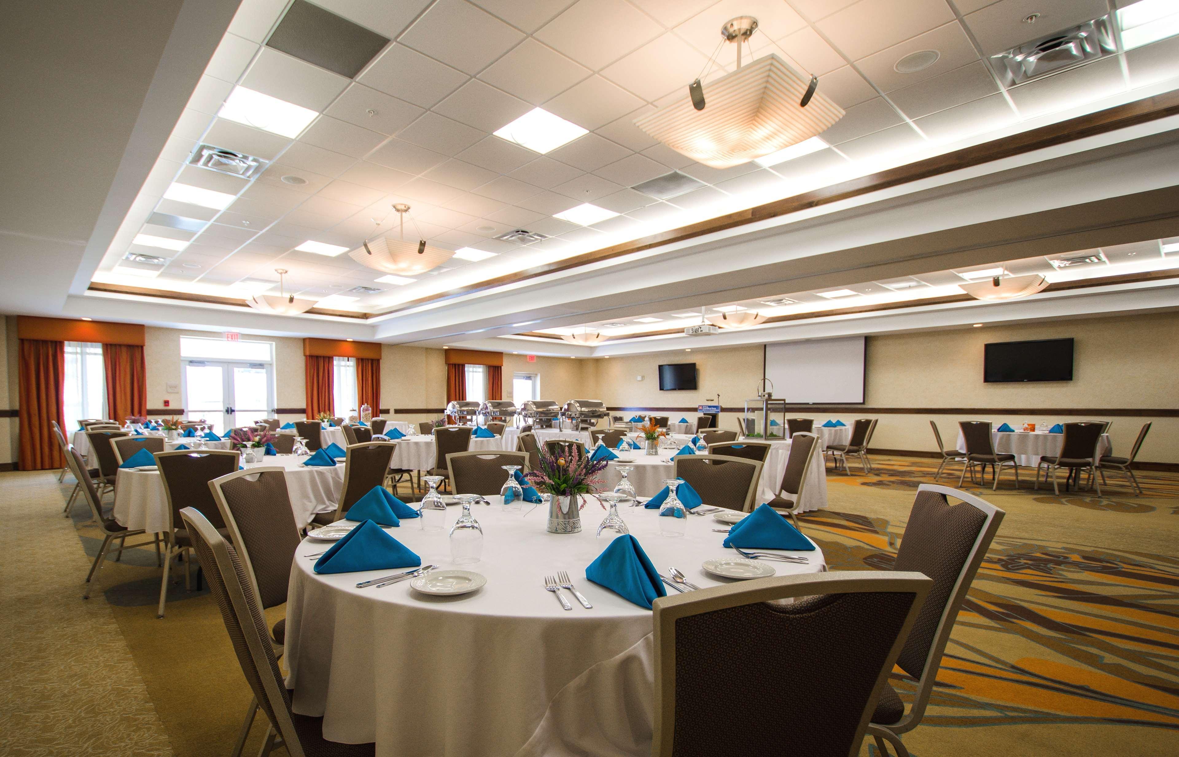 Hilton Garden Inn Watertown Ngoại thất bức ảnh