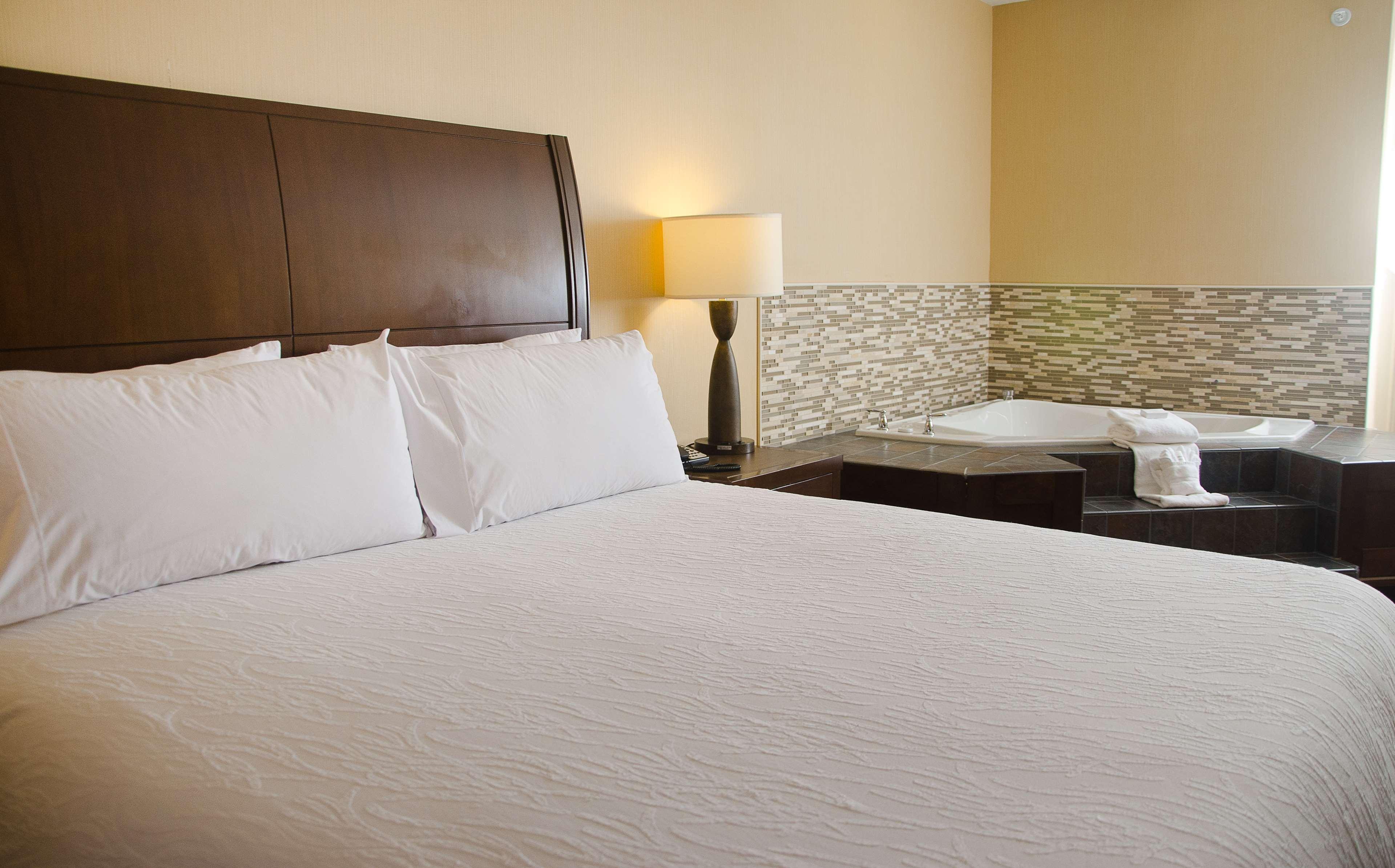 Hilton Garden Inn Watertown Ngoại thất bức ảnh