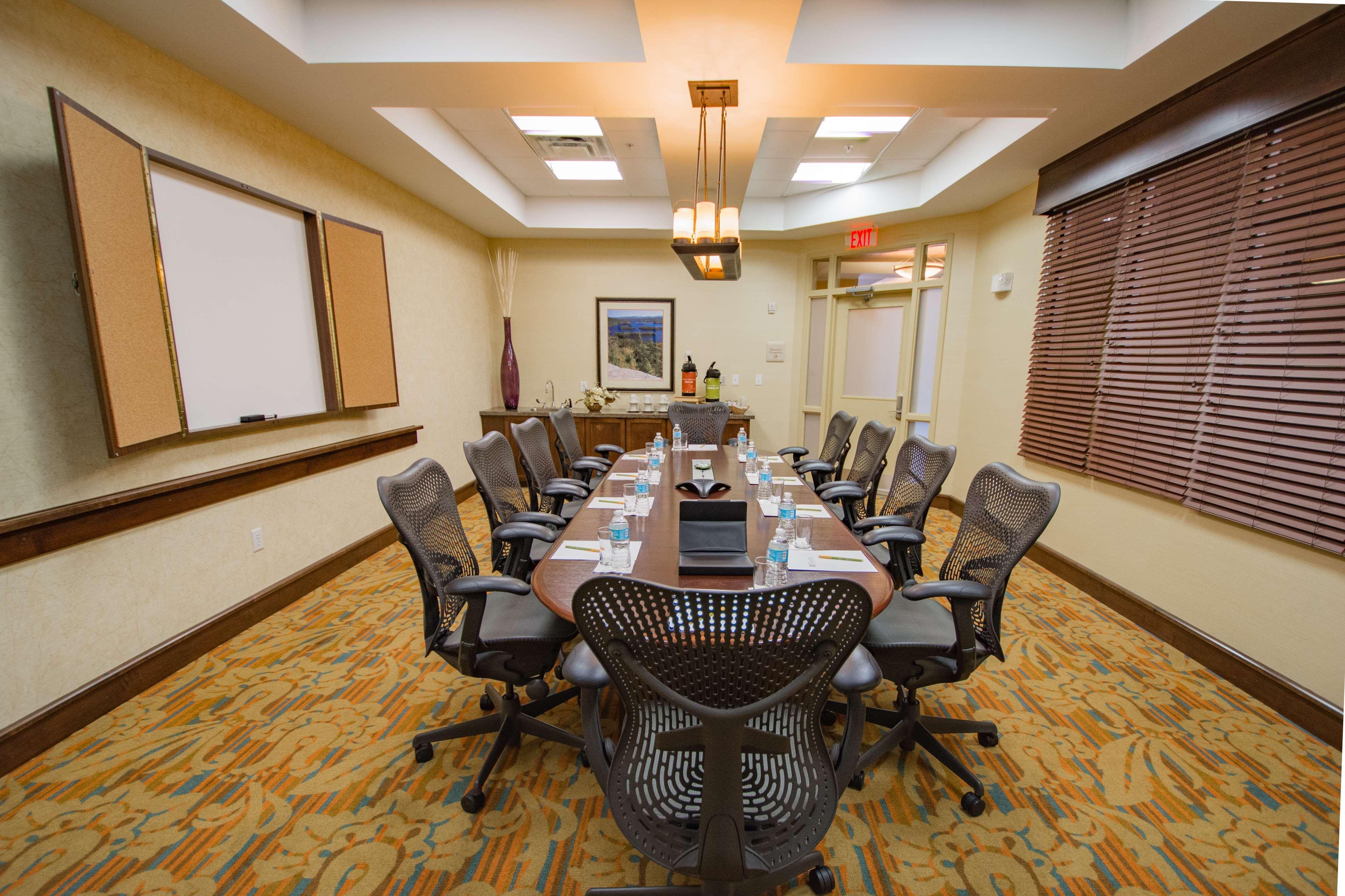 Hilton Garden Inn Watertown Ngoại thất bức ảnh