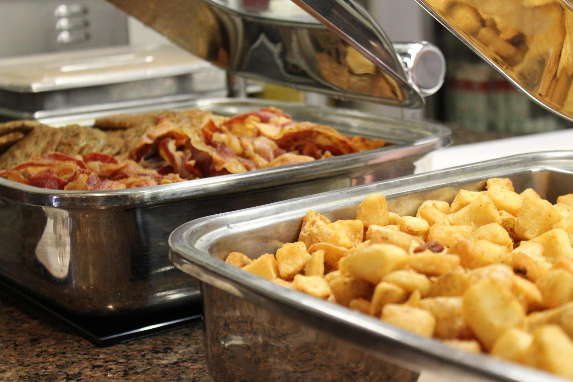 Hilton Garden Inn Watertown Ngoại thất bức ảnh