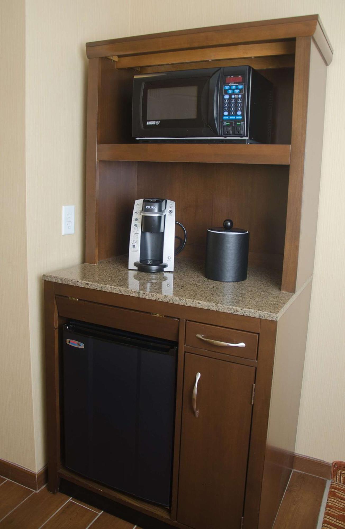 Hilton Garden Inn Watertown Ngoại thất bức ảnh
