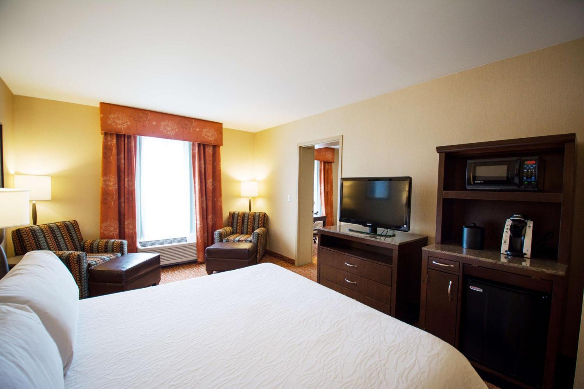 Hilton Garden Inn Watertown Ngoại thất bức ảnh