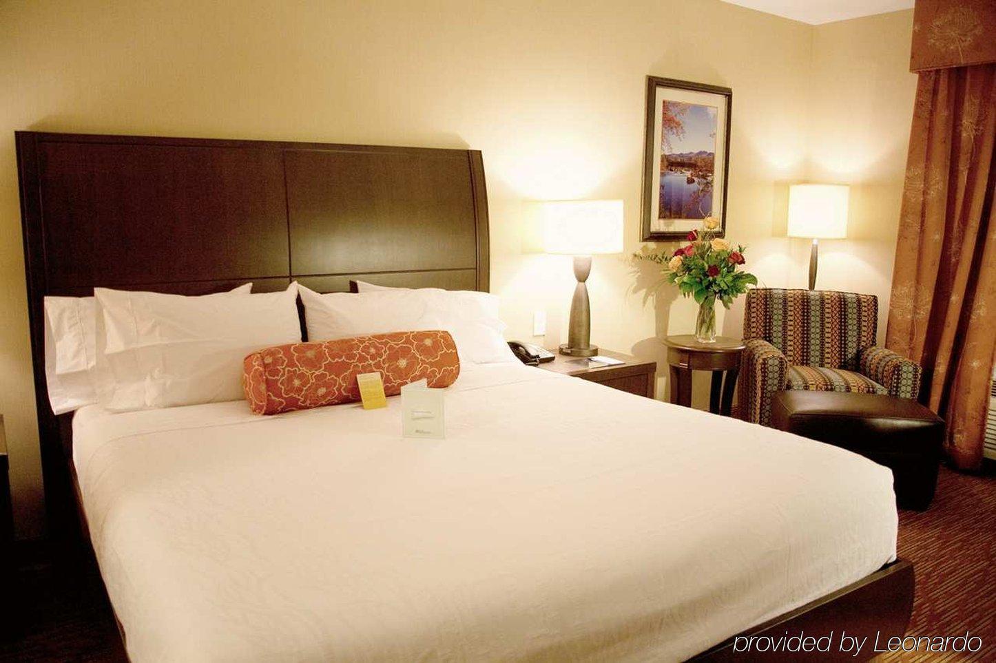Hilton Garden Inn Watertown Ngoại thất bức ảnh