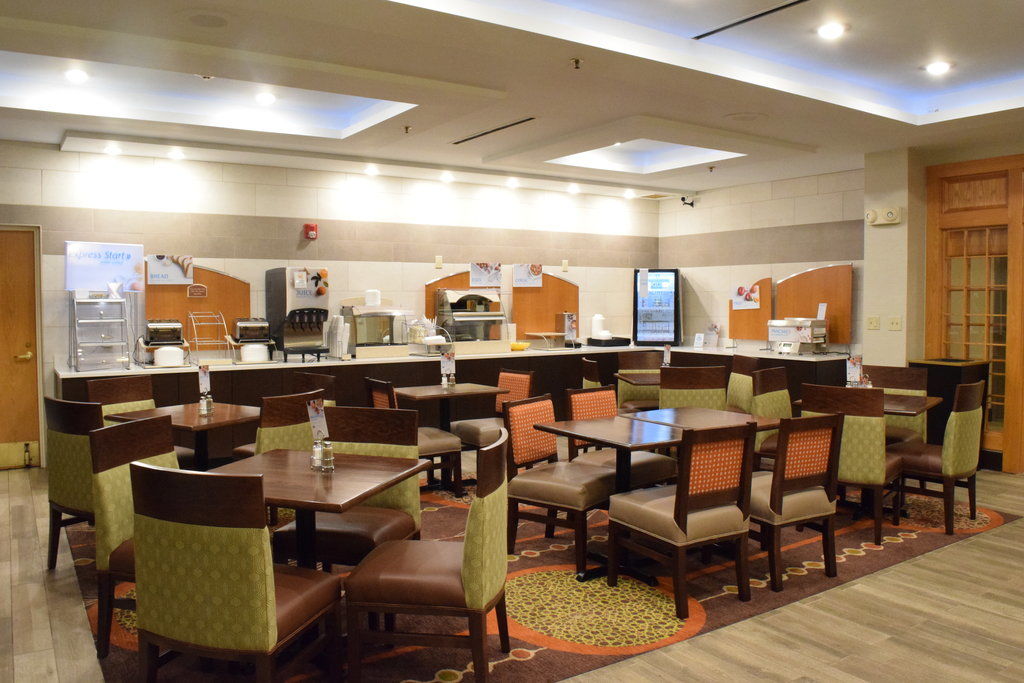 Hilton Garden Inn Watertown Ngoại thất bức ảnh
